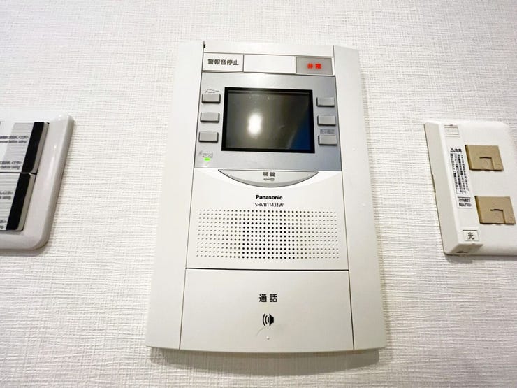 来訪者の確認をして対応出来るTVモニター付インターホン!お子さまのお留守番にも安心ですね!
