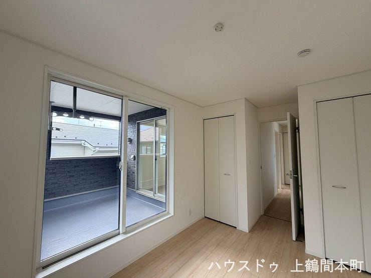 収納もしっかり備え、部屋をすっきり保てるのも魅力です。