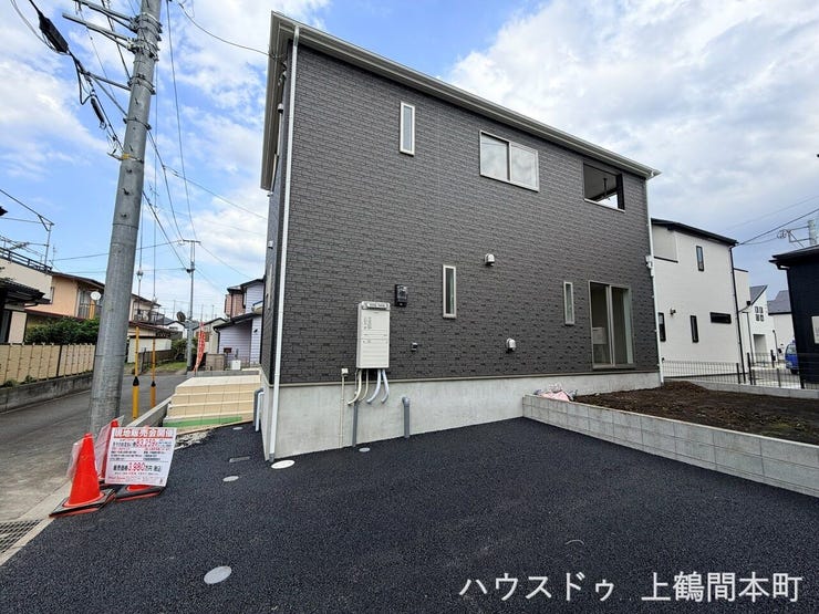 大切なお車をしっかり確保できるカースペース付き。