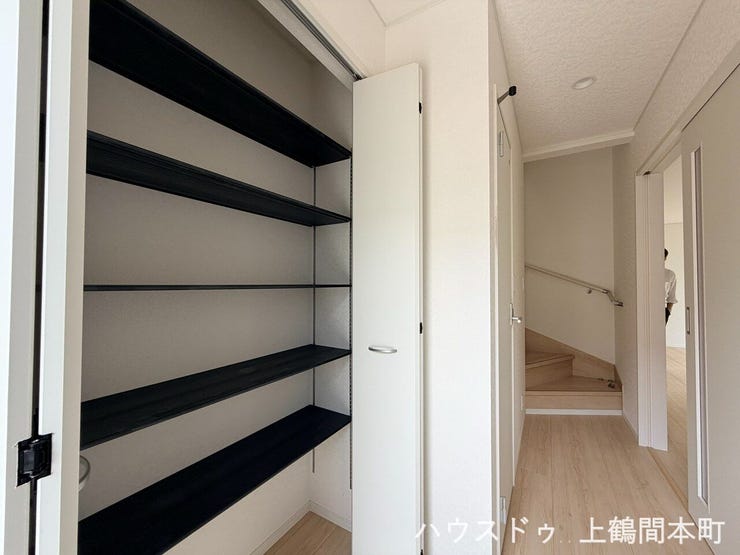 収納も備え、すっきりとした空間を保ちやすい玄関設計です