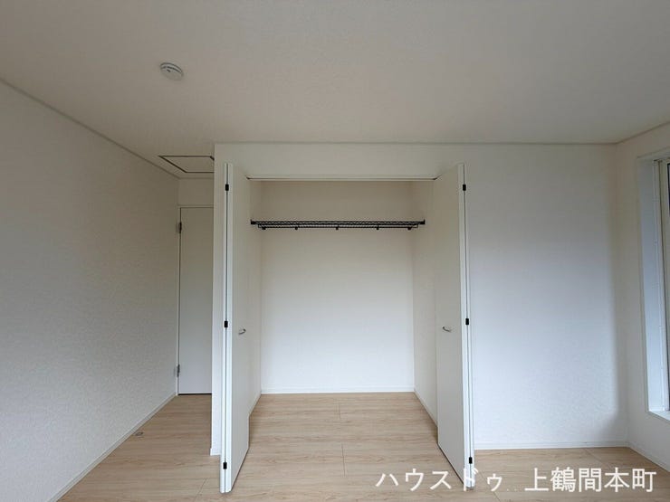 たっぷり収納できるクローゼット付きで、お部屋をすっきり広く使えます