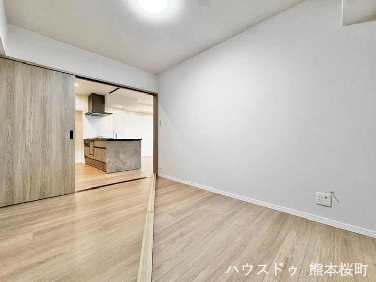 ■5.4帖洋室■寝室、書斎、趣味の部屋。家族の成長やライフスタイルに合わせ、様々な使い方ができる快適な空間です。