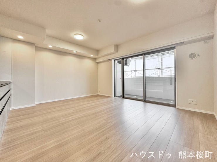 ■安らぎと笑顔の中心地■陽光が優しく降り注ぎ、会話が自然と弾む。ここでは、毎日が特別な時間へと変わります。