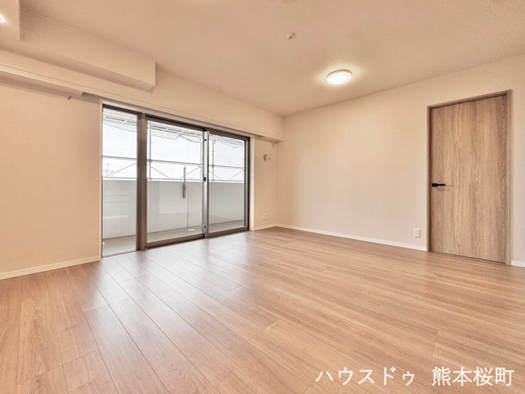 ■安らぎと笑顔の中心地■陽光が優しく降り注ぎ、会話が自然と弾む。ここでは、毎日が特別な時間へと変わります。