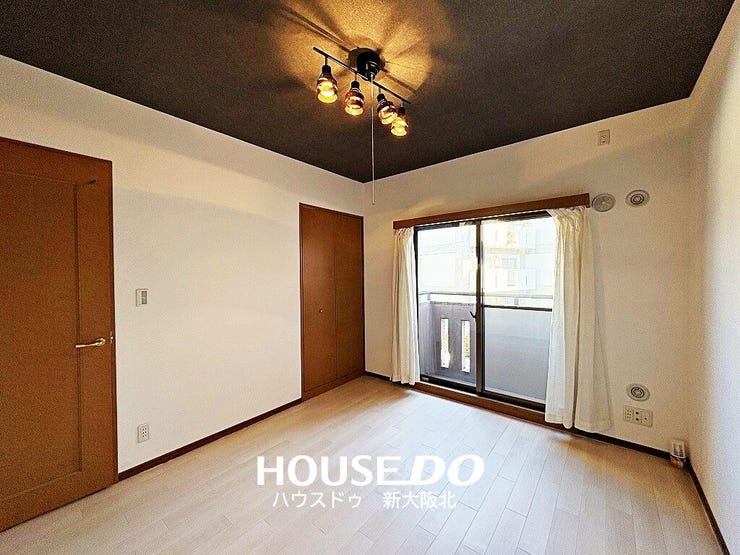 ■5.1帖の洋室です!
■窓からは気持ちのよい光が差し込みます!毎朝気持ちよく起きれそうですね!