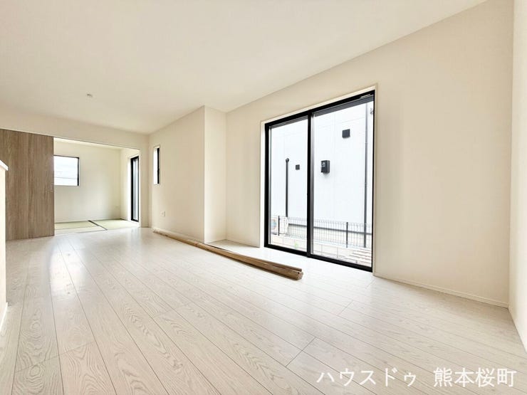 ■安らぎと笑顔の中心地■陽光が優しく降り注ぎ、会話が自然と弾む。ここでは、毎日が特別な時間へと変わります。
