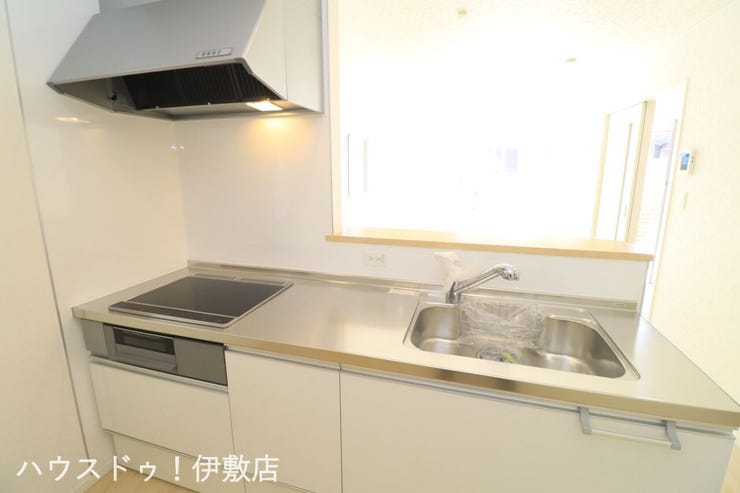 城山２丁目 新築戸建 【キッチン】
カウンターキッチンで家族の笑顔を見ながら調理できます