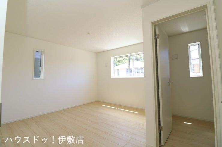 城山２丁目 新築戸建 【洋室8帖】
書斎や趣味部屋など、自由に使える窓付きのフリールームが隣接。ライフスタイルに合わせて活用できます。