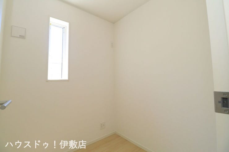 城山２丁目 新築戸建 【テレワークルーム】
扉付きで仕事や読書など集中してできるので、作業がはかどります