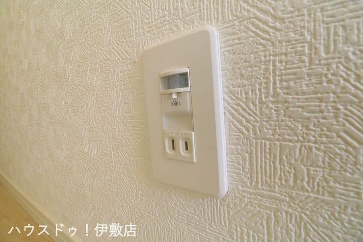 城山２丁目 新築戸建 【フットライト】
トイレ付近の廊下にフットライトがついており、暗い夜も