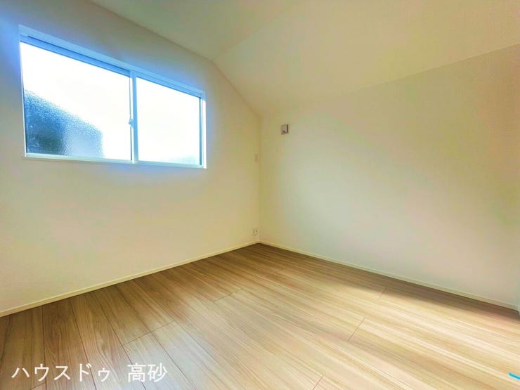 光と風を取り込み、心地よく過ごせる洋室です◎(撮影日:2026.6.9)