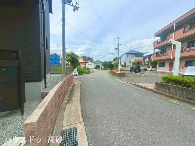 前面道路は6mと広いため、駐車が苦手な方でも安心です♪(撮影日:2026.6.9)