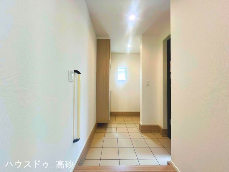 扉を開けた瞬間に伝わる、明るく心地よい玄関です♪(撮影日:2026.6.9)