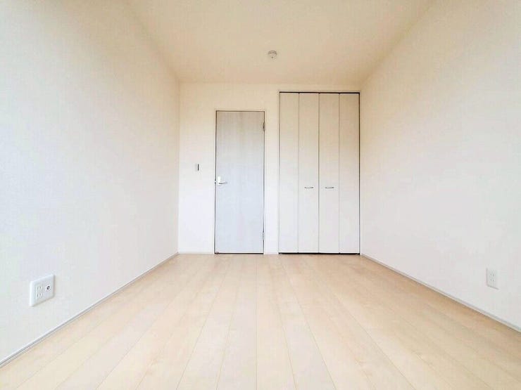 【Bedroom】ナチュラルな内装で、リラックスできる空間。寝室や書斎にも最適です。