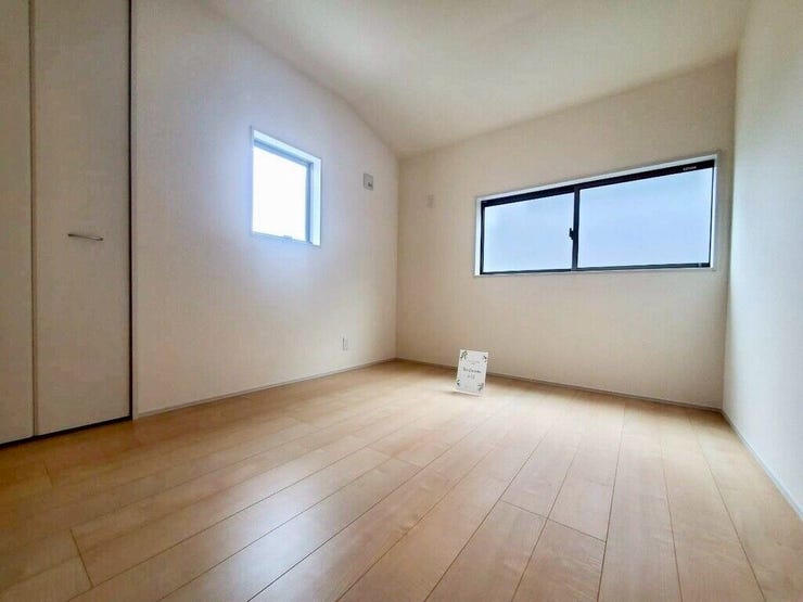 【Bedroom】主寝室や子ども部屋、在宅ワークにも使える洋室。暮らしに合わせて自由にレイアウトできます。