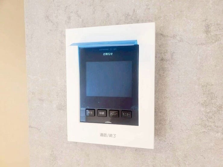 【Facilities】来訪者を確認できるモニター付きインターホンで、防犯面も安心です。