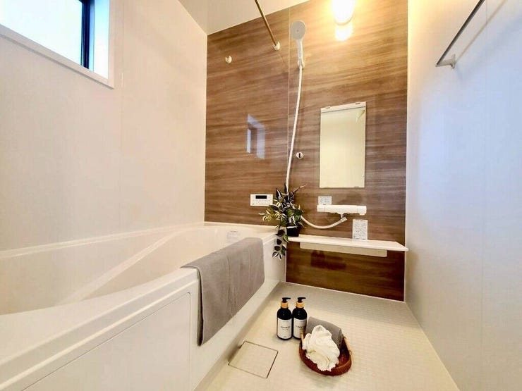 【Bathroom】お子様とのバスタイムにも十分な広さがあり、掃除も簡単にできます。