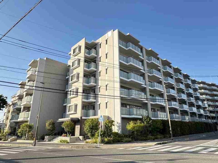 【外観】
◎小・中学校徒歩約6分以内♪
◎最上階角部屋!
◎バルコニー×2、ルーフバルコニ有♪