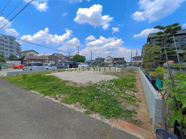 ◇外観写真◇
閑静な住宅街に位置するので、落ち着いた住環境でゆったりとしたひと時を過ごすことが出来るかと思います。