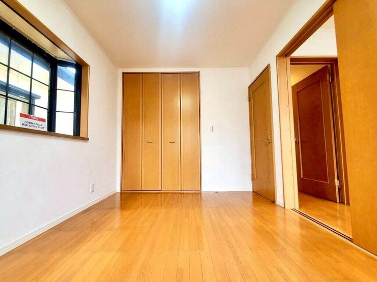 【Bedroom】ナチュラルな内装で、リラックスできる空間。寝室や書斎にも最適です。
