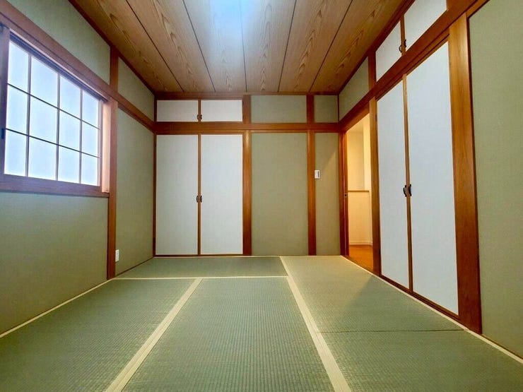 【Japanese Room】心落ち着く和室空間。客間やお子様の遊び場にも活用できます。