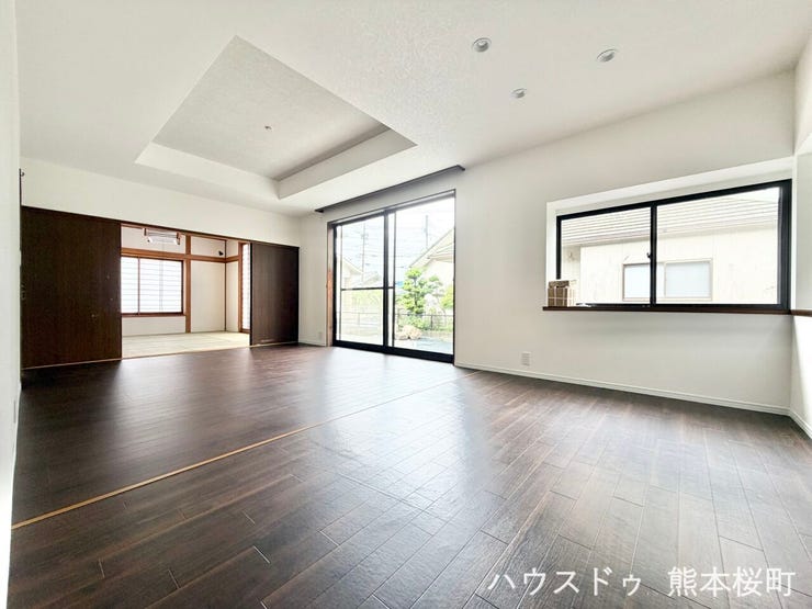 ■安らぎと笑顔の中心地■陽光が優しく降り注ぎ、会話が自然と弾む。ここでは、毎日が特別な時間へと変わります。