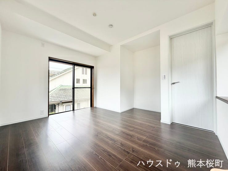■2階6帖洋室③■寝室、書斎、趣味の部屋。家族の成長やライフスタイルに合わせ、様々な使い方ができる快適な空間です。