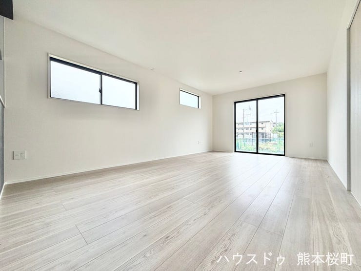 ■安らぎと笑顔の中心地■陽光が優しく降り注ぎ、会話が自然と弾む。ここでは、毎日が特別な時間へと変わります。