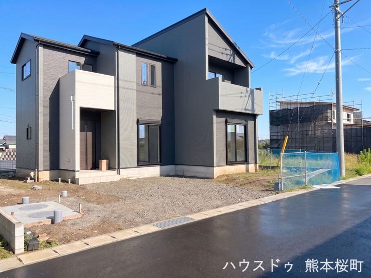 ■車と趣味の幅が広がる場所■単なる駐車スペースではない、洗車やタイヤ交換、DIYにも使える多目的な屋外スペースです。