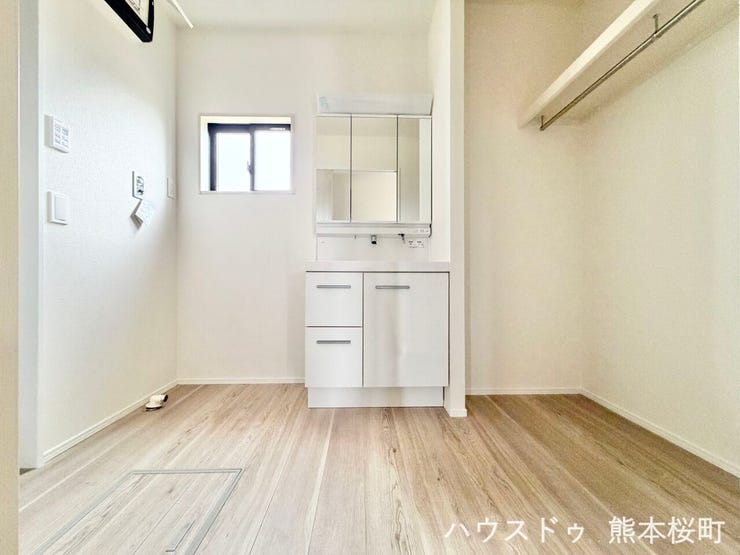 ■清々しいリフレッシュ空間■自分を磨き、気持ちを切り替える。心地よい光が差し込むプライベートスペース。