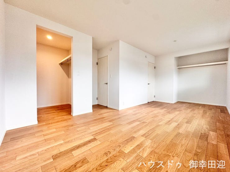 ■2階5.7+4.5帖洋室■寝室、書斎、趣味の部屋。家族の成長やライフスタイルに合わせ、様々な使い方ができる快適な空間です。