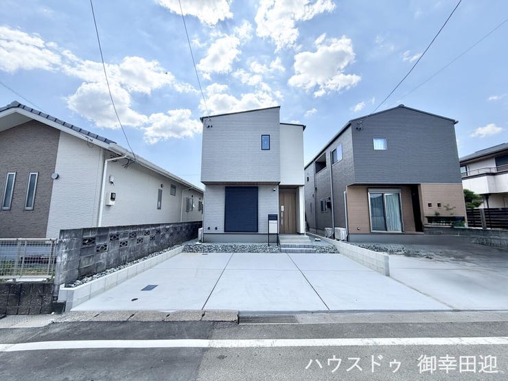 ■車と趣味の幅が広がる場所■単なる駐車スペースではない、洗車やタイヤ交換、DIYにも使える多目的な屋外スペースです。