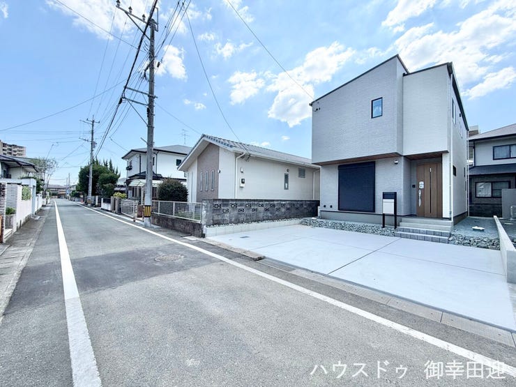 ■理想を叶える新しい暮らしの舞台■高いデザイン性と機能性を兼ね備えた住まい。ここで、家族の新しい物語が始まります。
