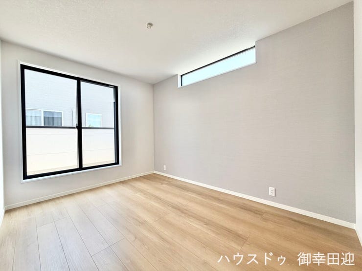 ■2階6帖洋室■心からリラックスできる静けさ、上質な眠りで、毎日をリセットします。明日への活力を養う空間です。