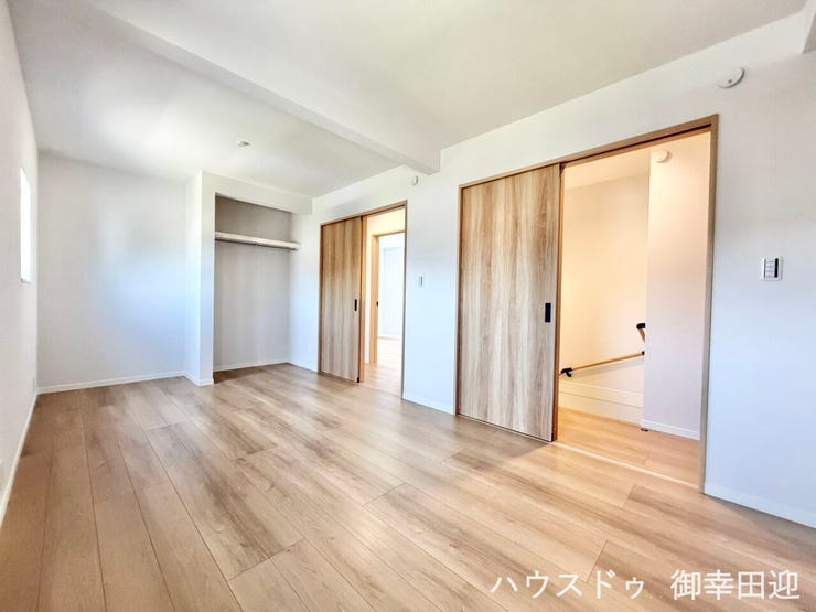 ■2階4.3+4.3帖洋室■寝室、書斎、趣味の部屋。家族の成長やライフスタイルに合わせ、様々な使い方ができる快適な空間です。