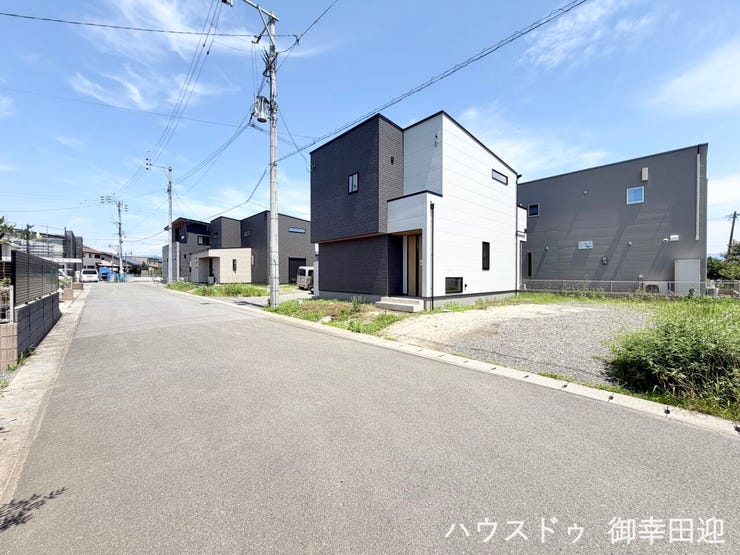 ■理想を叶える新しい暮らしの舞台■高いデザイン性と機能性を兼ね備えた住まい。ここで、家族の新しい物語が始まります。