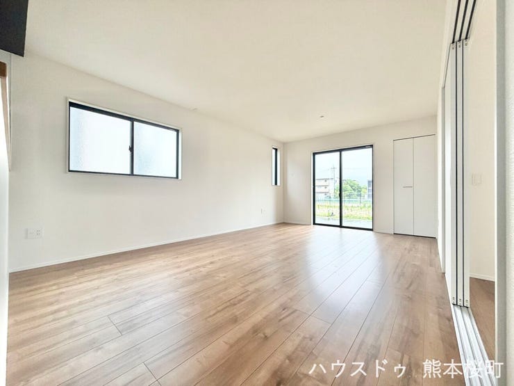 ■安らぎと笑顔の中心地■陽光が優しく降り注ぎ、会話が自然と弾む。ここでは、毎日が特別な時間へと変わります。
