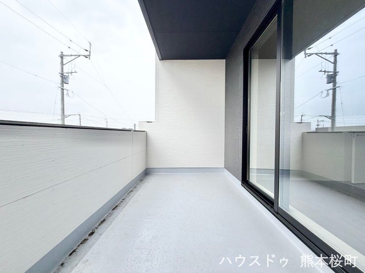■空の下の開放的な特等席■日光浴や読書、外の空気を感じながらリフレッシュ。暮らしを豊かにする、もう一つの心地よい空間です。