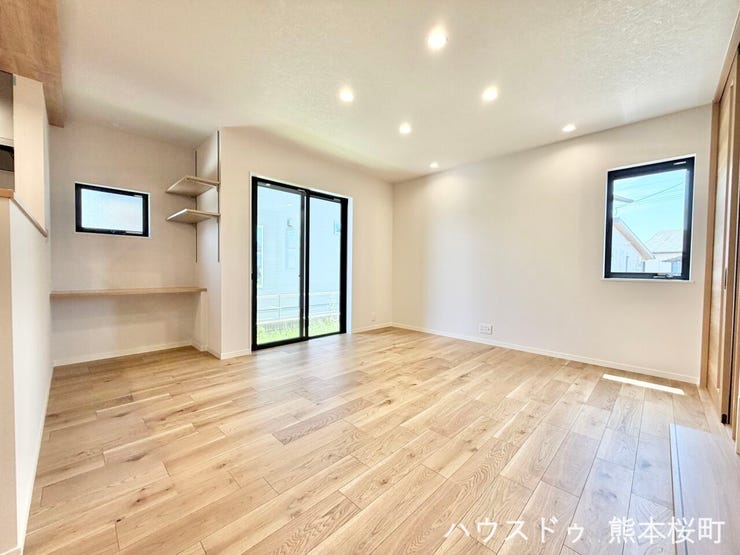 ■安らぎと笑顔の中心地■陽光が優しく降り注ぎ、会話が自然と弾む。ここでは、毎日が特別な時間へと変わります。