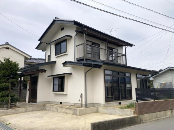 【外観】
家の前とは別でカーポート2台分の駐車スペース有!