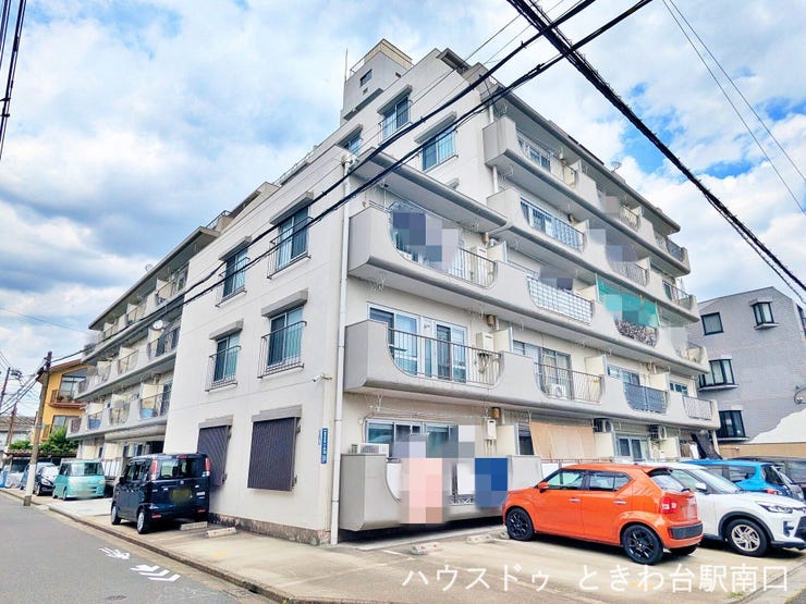【外観】
東武東上線「ときわ台」駅から徒歩7分。閑静な住宅街に位置する、全64戸の落ち着いた規模のマンションです。長期修繕計画があり、管理体制もしっかり整っています。