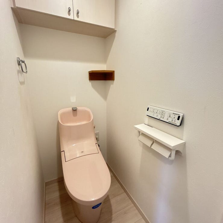 ウォシュレットトイレは節水だけでなく、除菌効果もあり!
収納棚付でサニタリーグッズやお掃除も収納にもおすすめです。