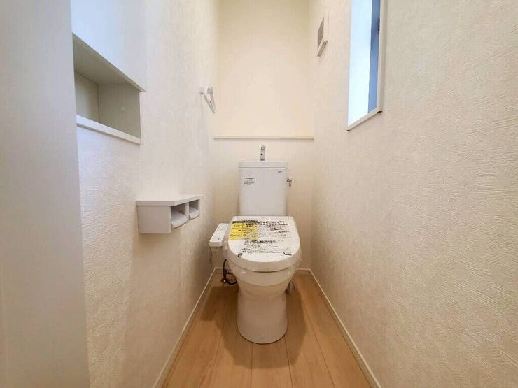 【Toilet】清潔感があり、落ち着いたデザインのトイレ。家族みんなが快適に使えます。