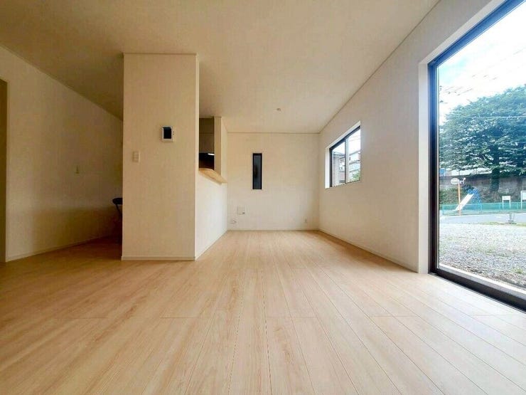 【Living】家族が集まりやすい場所で、くつろぎと会話が自然に生まれます。
