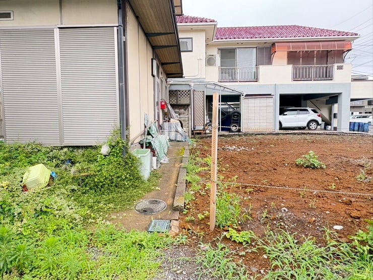 隣接する建物と調和する、落ち着いた雰囲気の土地です。家族みんなの「あったらいいな」を詰め込んだ、自由な間取りで新しい物語を始めましょう。