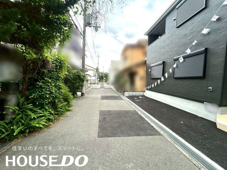 前面道路にゆとりがあり、お車の出し入れもスムーズ