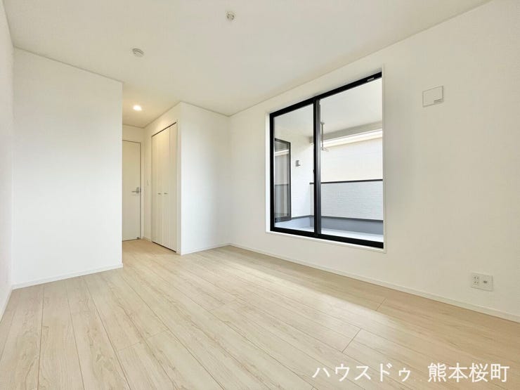 ■2階7帖洋室■寝室、書斎、趣味の部屋。家族の成長やライフスタイルに合わせ、様々な使い方ができる快適な空間です。