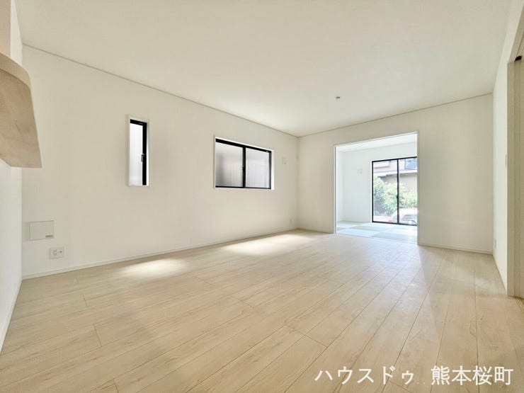■安らぎと笑顔の中心地■陽光が優しく降り注ぎ、会話が自然と弾む。ここでは、毎日が特別な時間へと変わります。