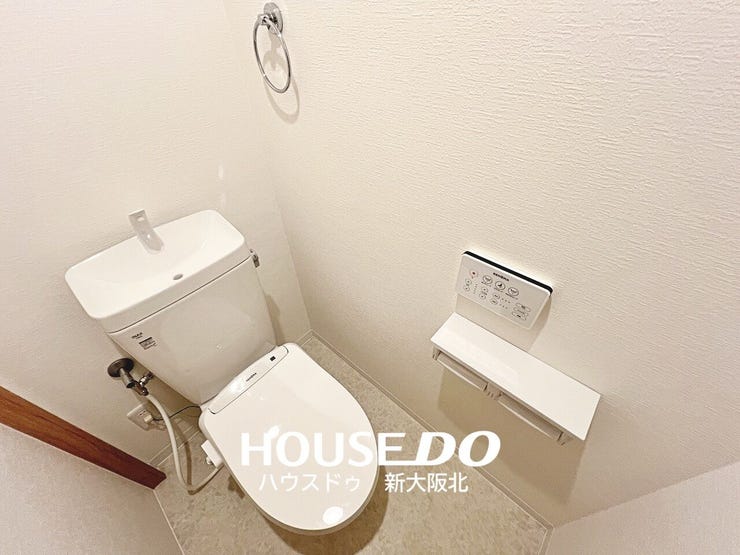 ■年中いつでも快適にご使用いただける温水便座付きトイレ!
■壁掛けリモコンがついているので操作もスムーズです!
