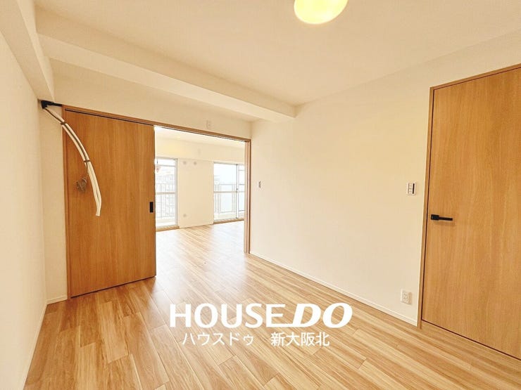 ■リビングに面したお部屋は、扉を開ければ広々としたリビングとしてお使いいただけます!
■ご家族の人数やライフスタイルに合わせてお部屋の用途を使い分けていただくことができますよ!